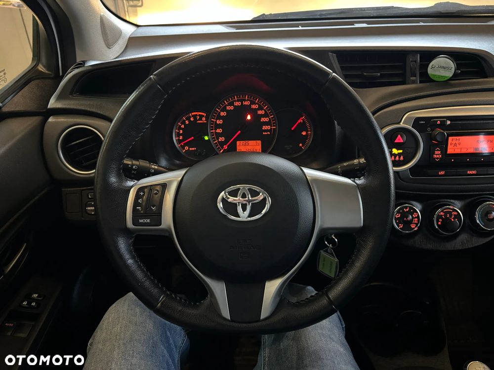 Toyota Yaris - 12