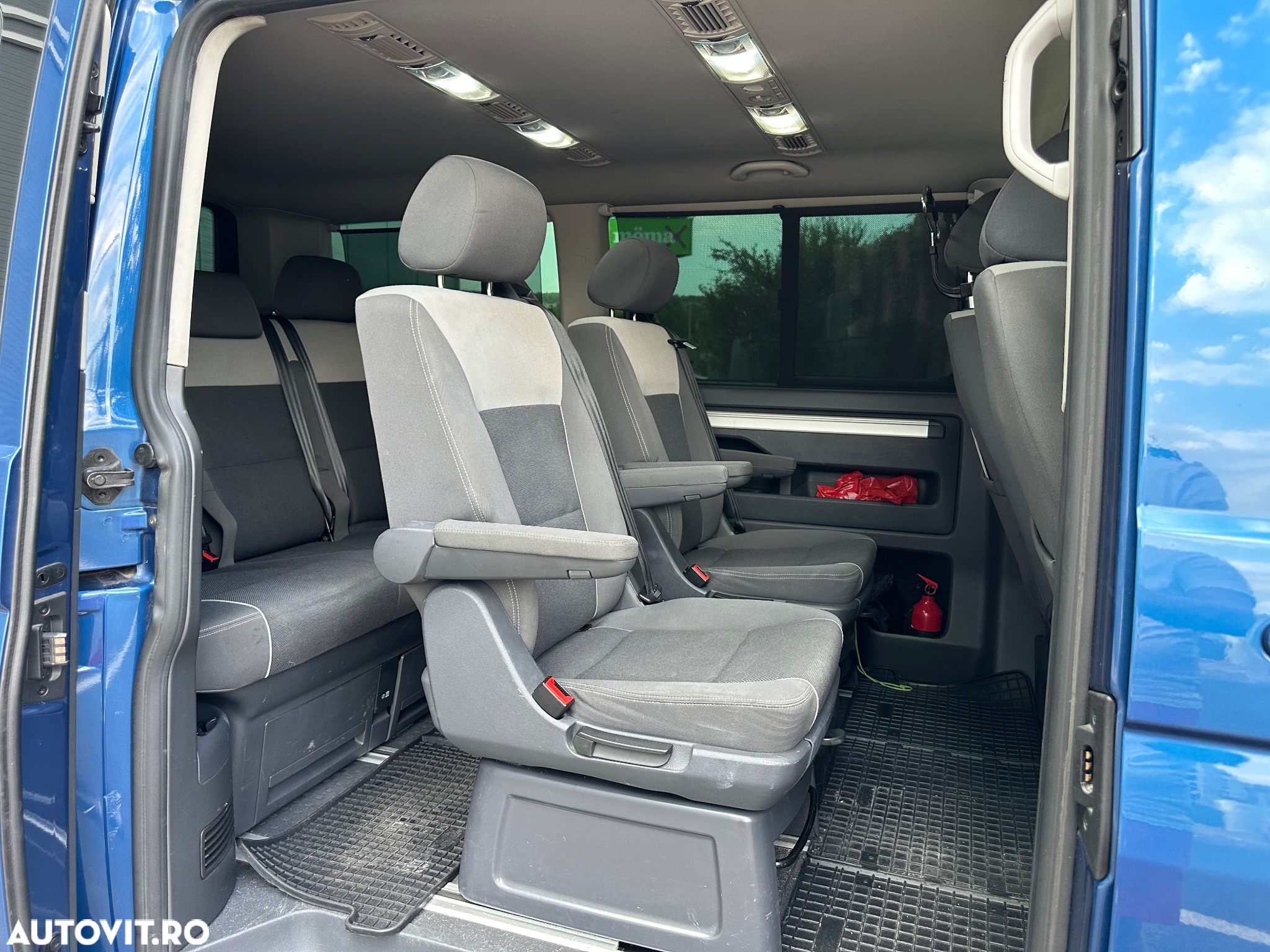 Volkswagen Multivan - 10