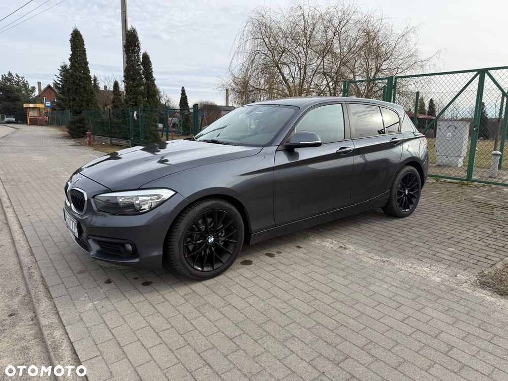 BMW Seria 1 120i - 4
