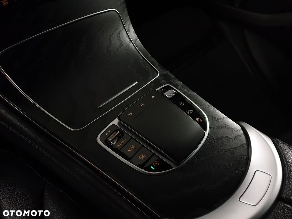 Mercedes-Benz GLC 220 d 4Matic 9G-TRONIC AMG Line Plus - 33