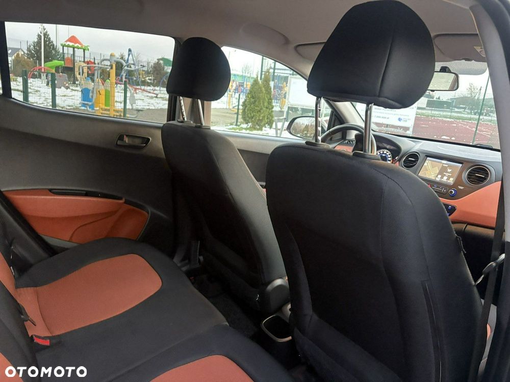 Hyundai i10 1.0 Fifa World Cup Edition - 12