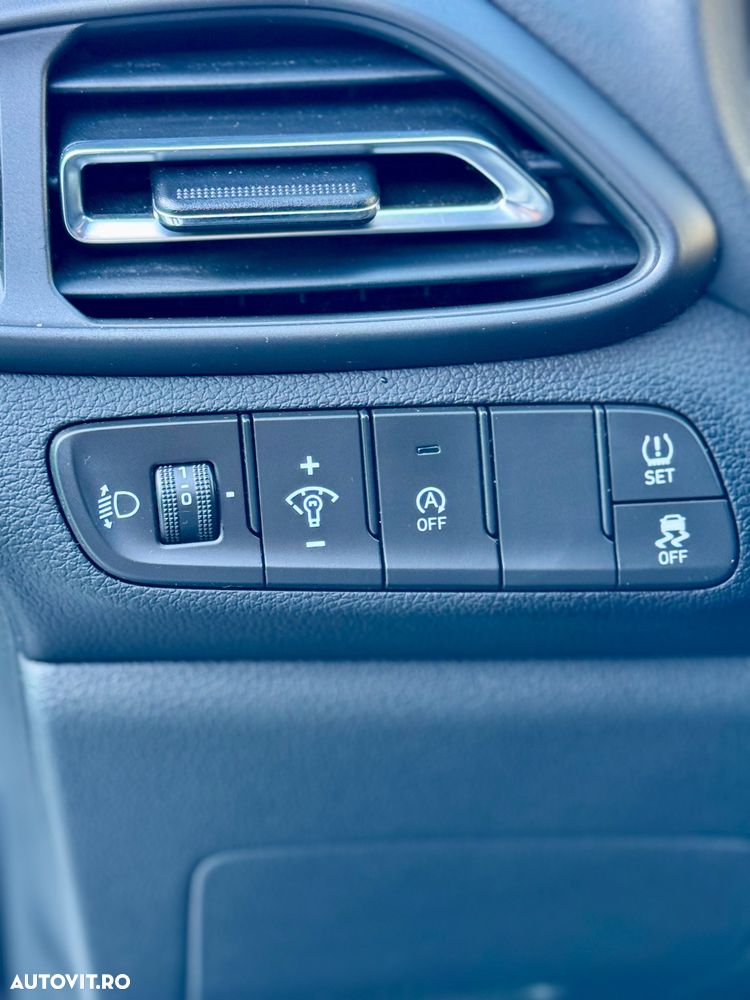 Hyundai i30 1.5 110CP 5DR M/T Highway - 17