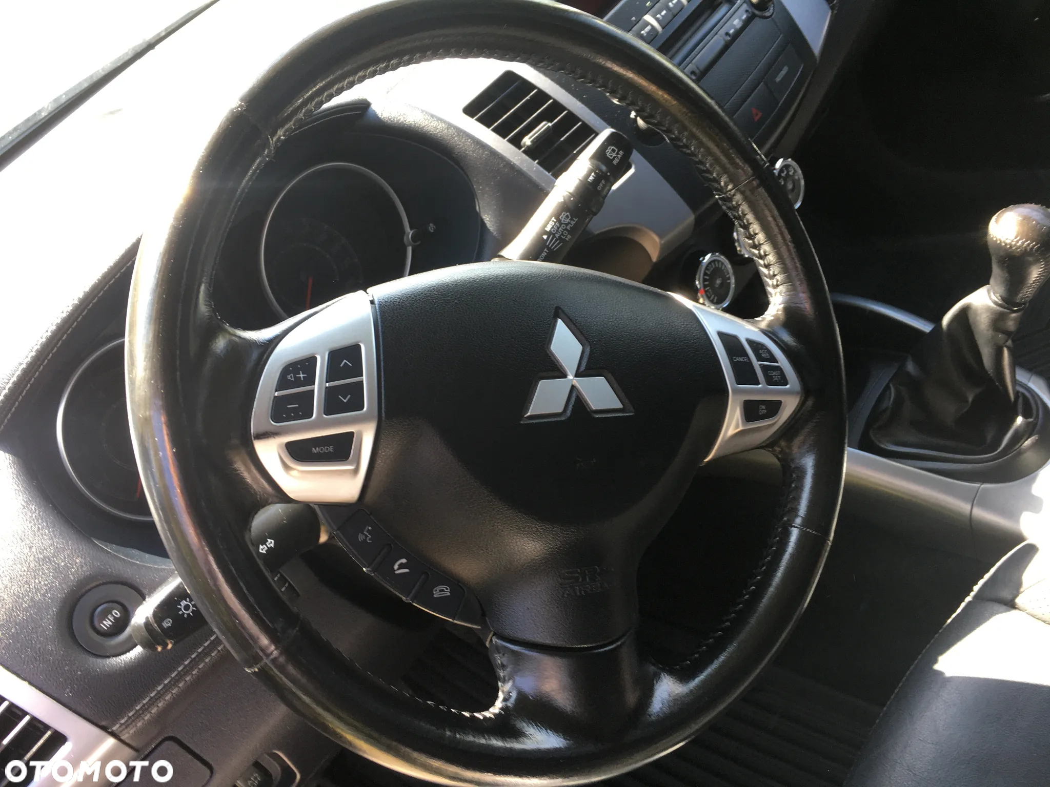 Mitsubishi Outlander 2.4 4WD Intense - 11