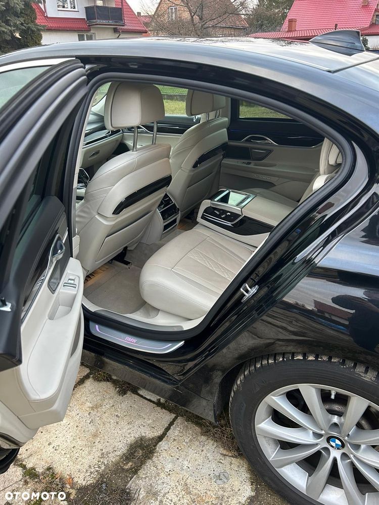 BMW Seria 7 750Li xDrive - 13