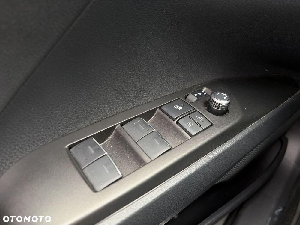 Toyota Camry 2.5 Hybrid Executive CVT - 27