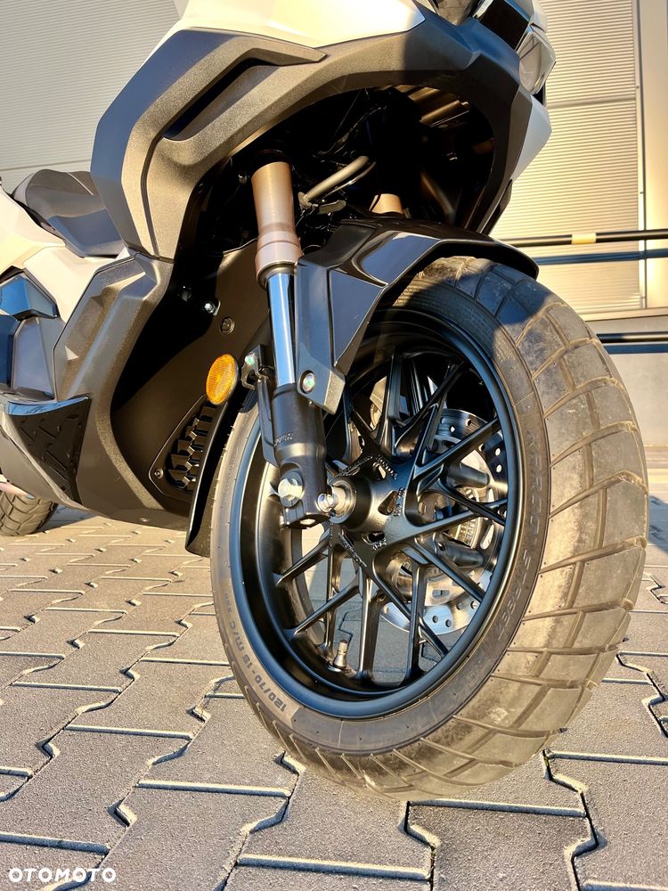 Honda ADV350 - 5