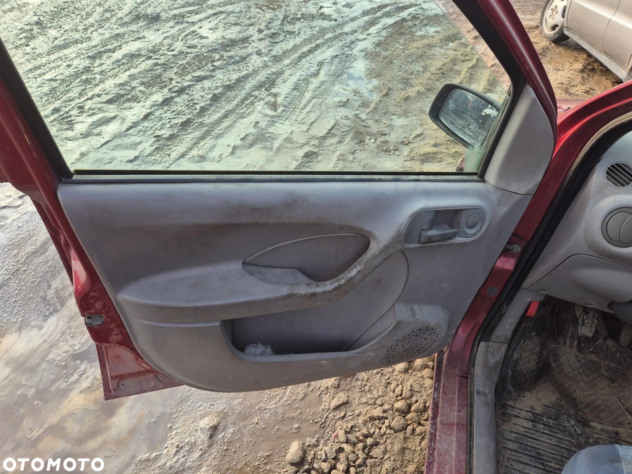 FIAT PANDA fotel fotele kanapa deska kokpit podsufitka boczek boczki klamka podłokietnik licznik prędkościomierz panel szyb - 4