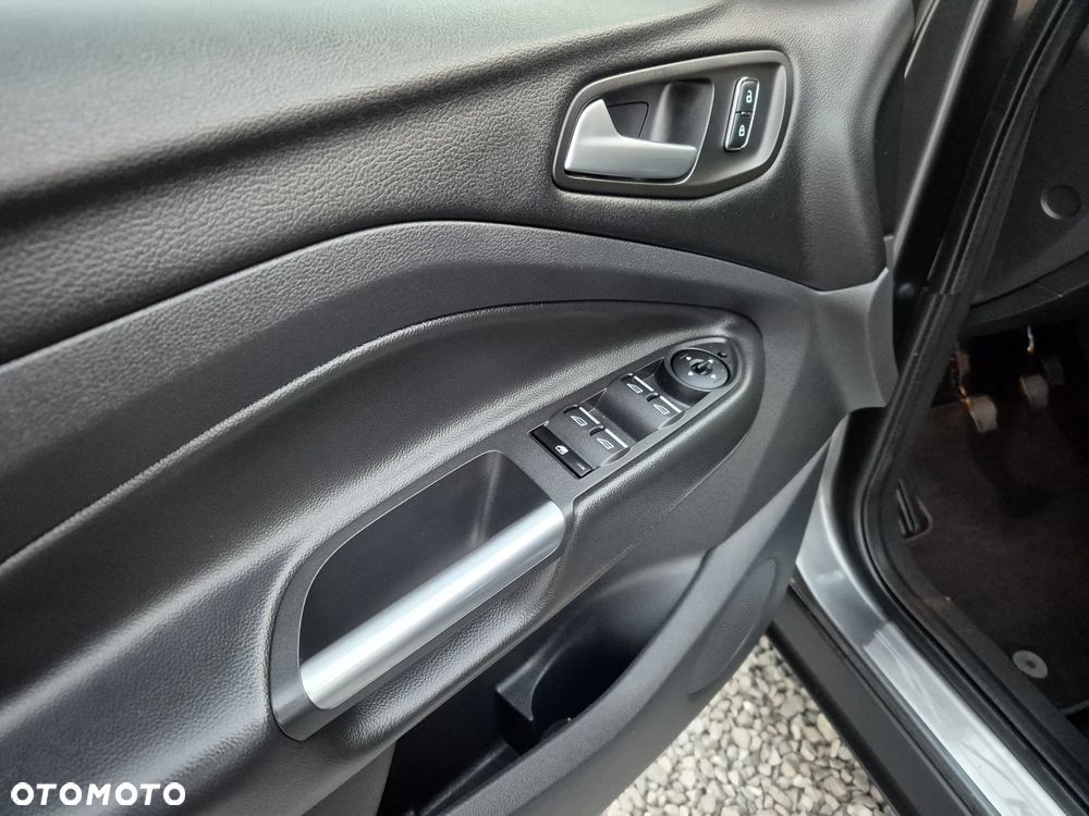 Ford Kuga 2.0 TDCi 2x4 Titanium - 23
