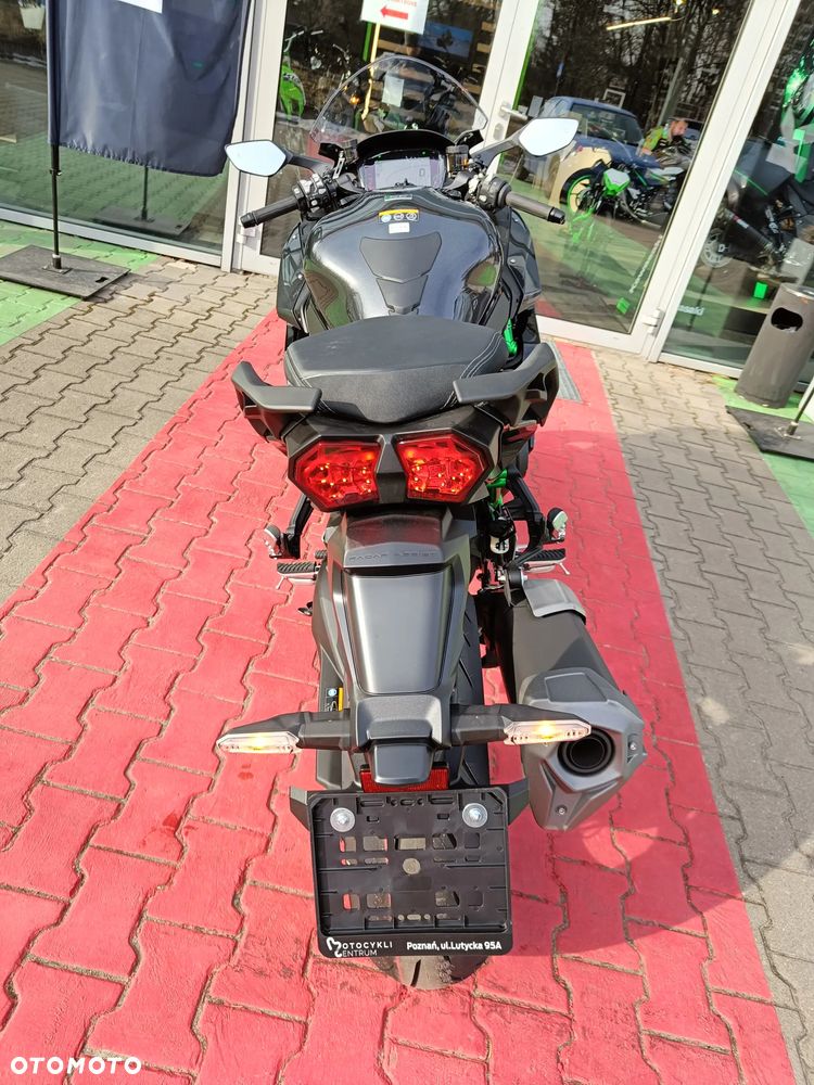 Kawasaki H2 - 4