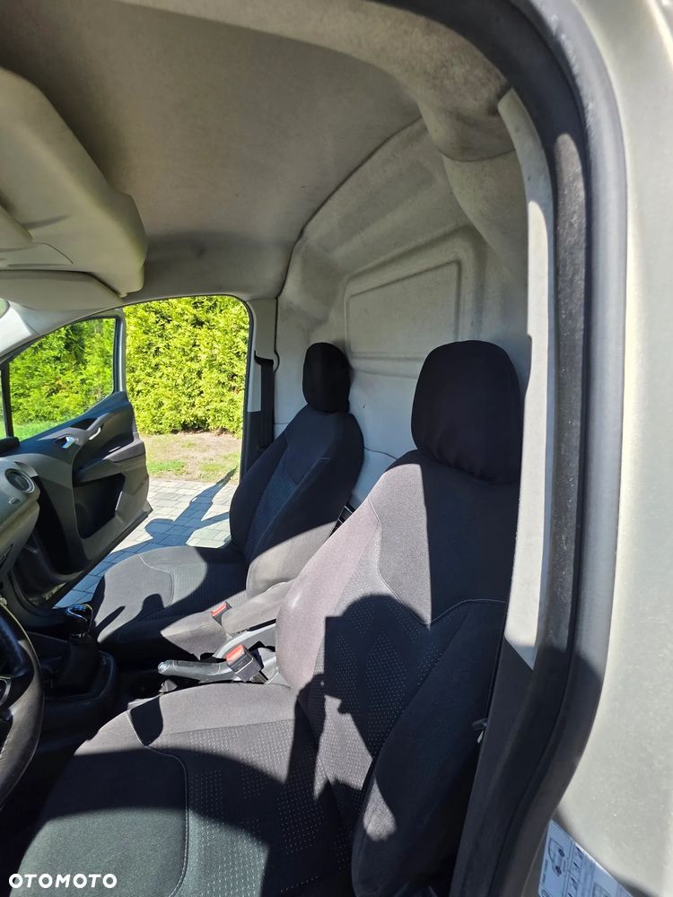 Ford COURIER - 8