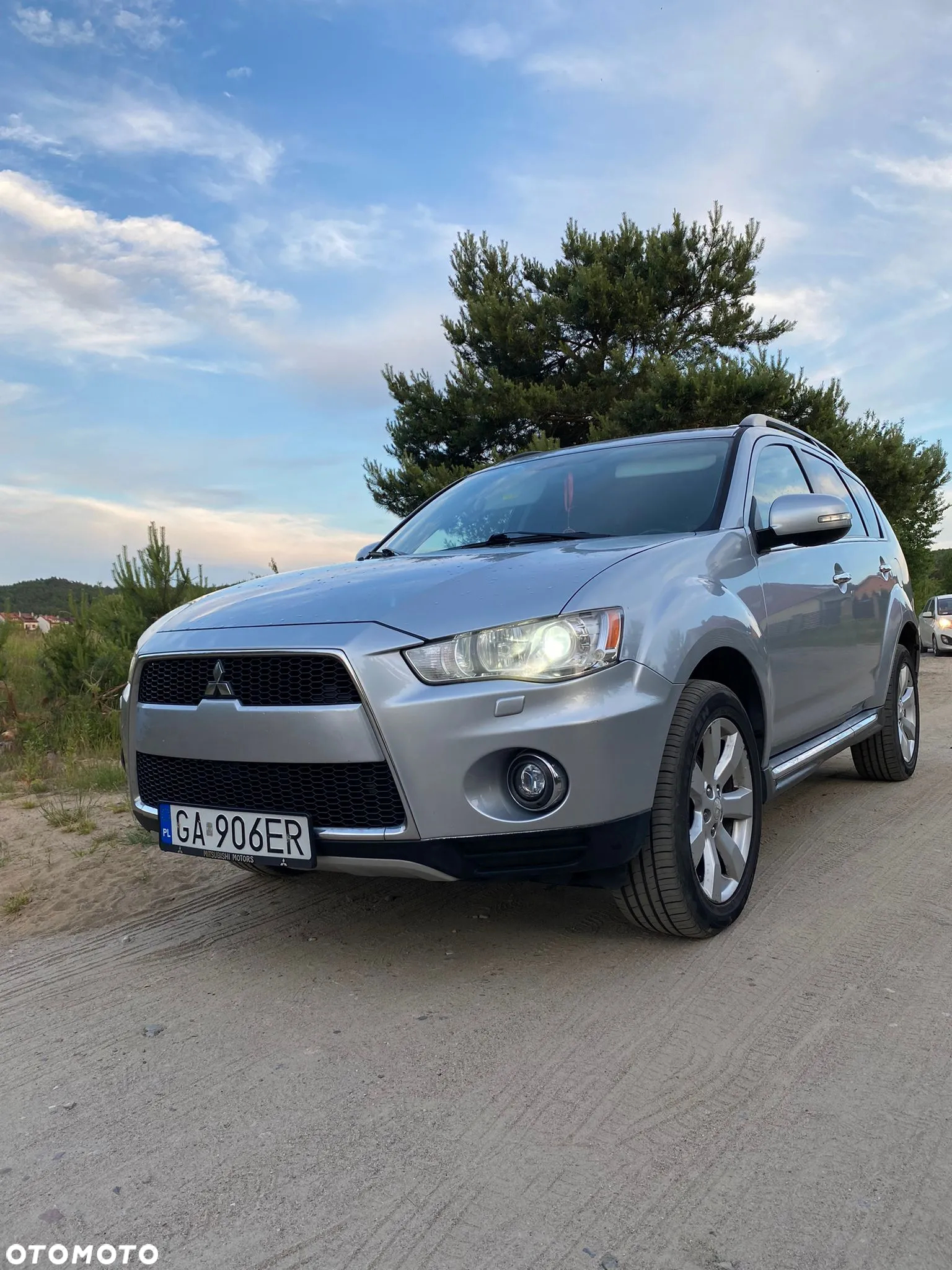 Mitsubishi Outlander - 4