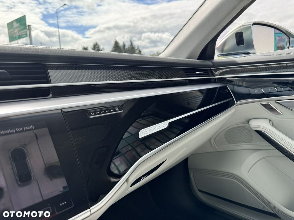 Audi S8 - 35