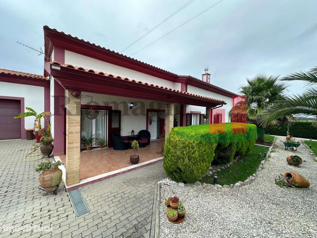 Moradia V3 com Garagem, Jardim e Piscina no Alto da Serra - Rio Maior - Grande imagem: 2/38