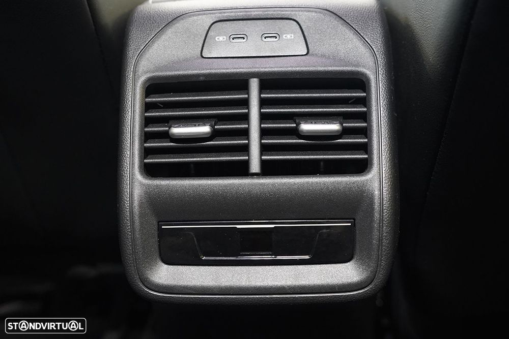 VW Passat Variant 2.0 TDi Business DSG - 21