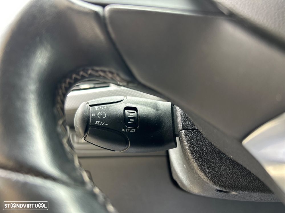 Peugeot 208 1.2 VTi Allure - 22