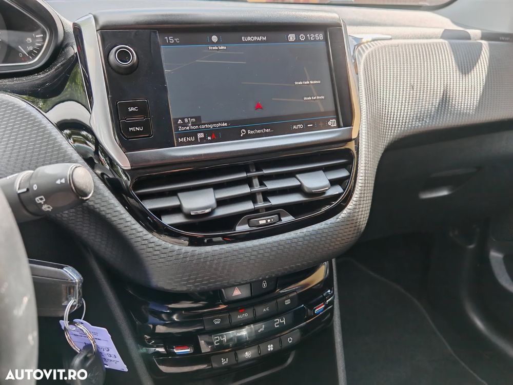 Peugeot 2008 1.2 L PureTech STT Allure - 16