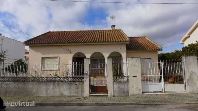 MORADIA - Fernão Ferro (na zona da igreja de Fernão Ferro) - Grande imagem: 3/12