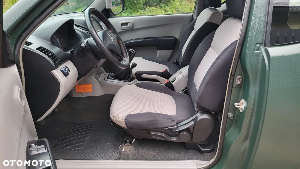 Mitsubishi L200 - 12