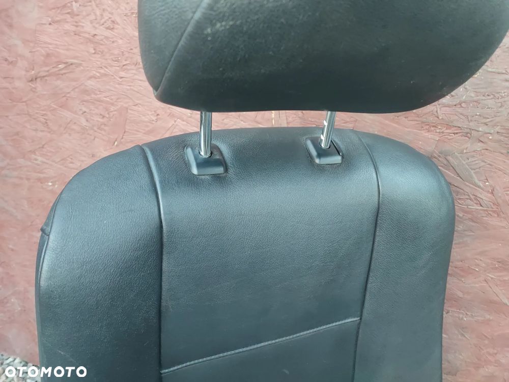 BMW E46 SEDAN ORYGINALNY KOMPLET FOTELI SKÓRZANYCH + KANAPA TYŁ SKŁADANA + BOCZKI EUROPA POD PODUSZKI AIR-BAG O NR. 52 20 8 214 940 / 52 20 8 214 970 / 52 10 8 214 910 OEM  W DOBRYM STANIE - 36