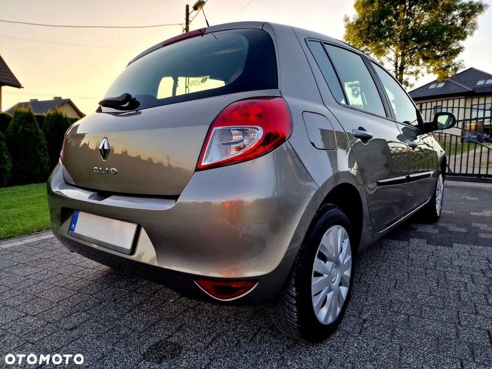 Renault Clio 1.2 16V Dynamique - 8