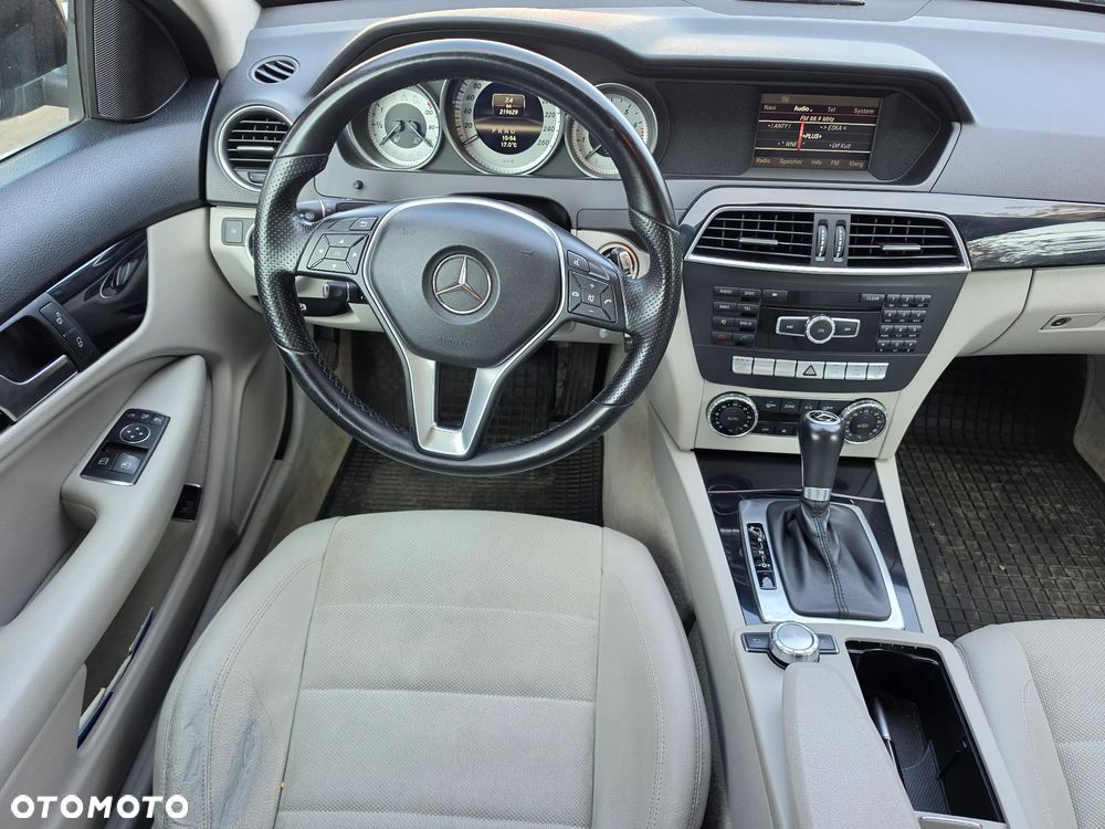 Mercedes-Benz Klasa C 180 (BlueEFFICIENCY) 7G-TRONIC - 22