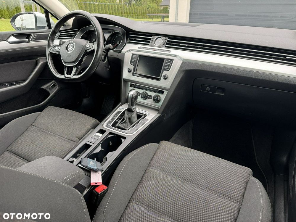Volkswagen Passat - 8