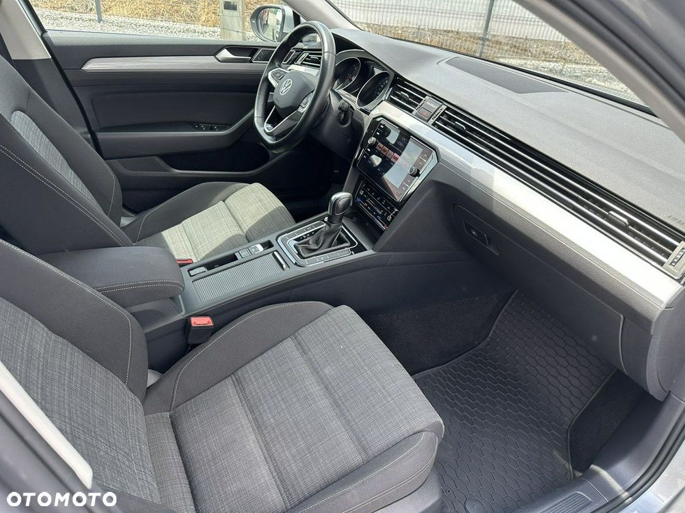 Volkswagen Passat - 12