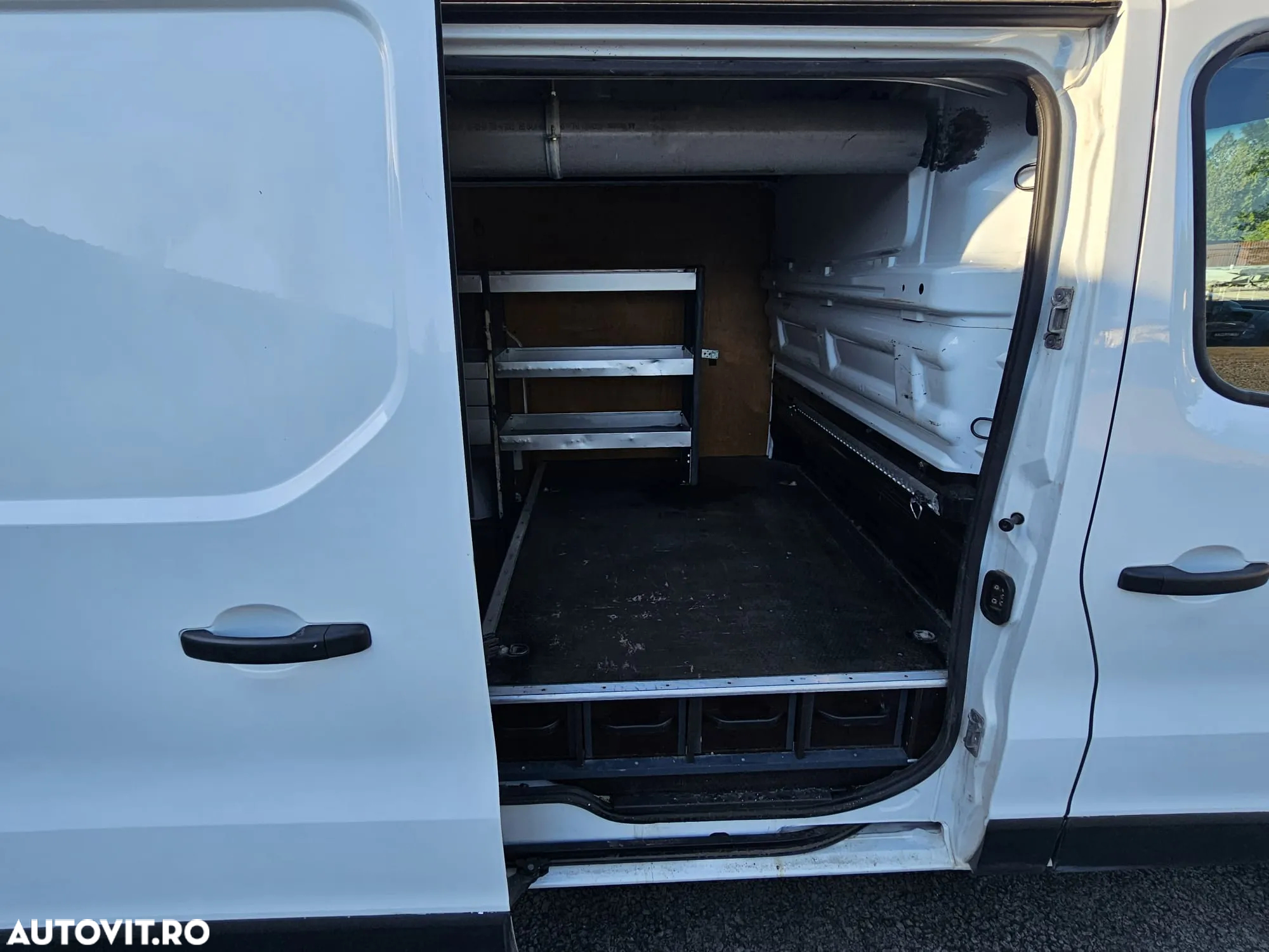 Opel Vivaro - 8