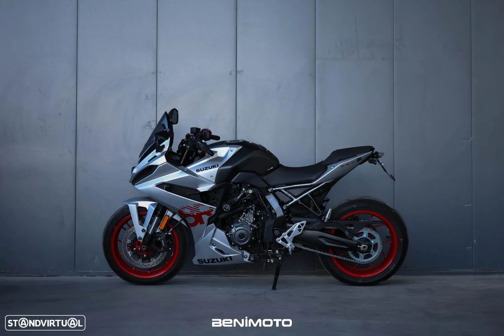 Suzuki GSX-R 8R - 4
