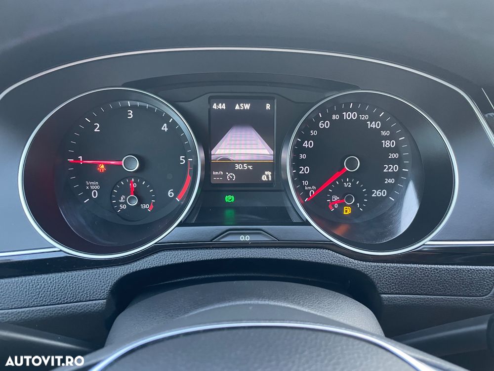Volkswagen Passat - 34