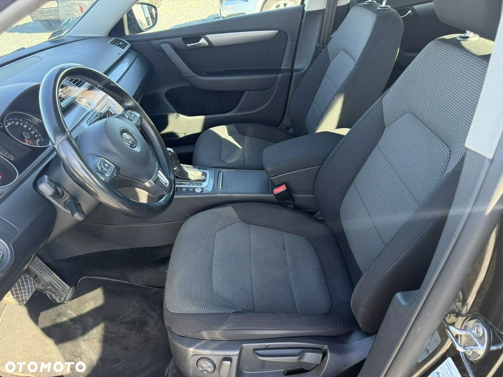 Volkswagen Passat - 13