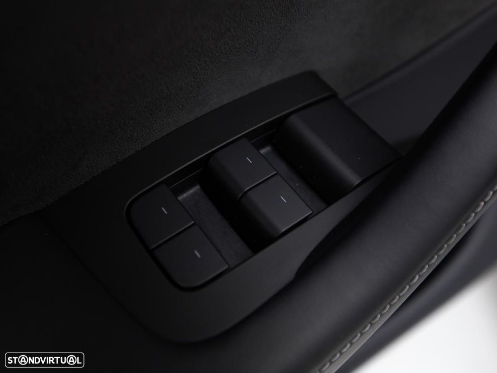 Tesla Model Y Performance Tração Integral - 16