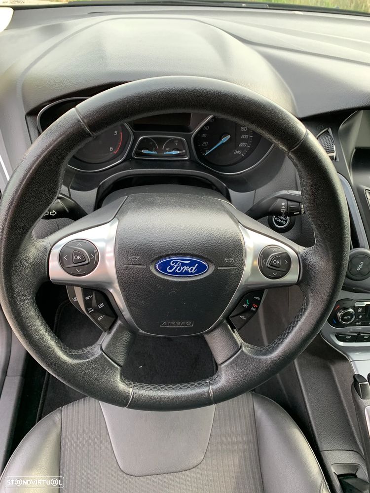 Ford Focus SW - 32