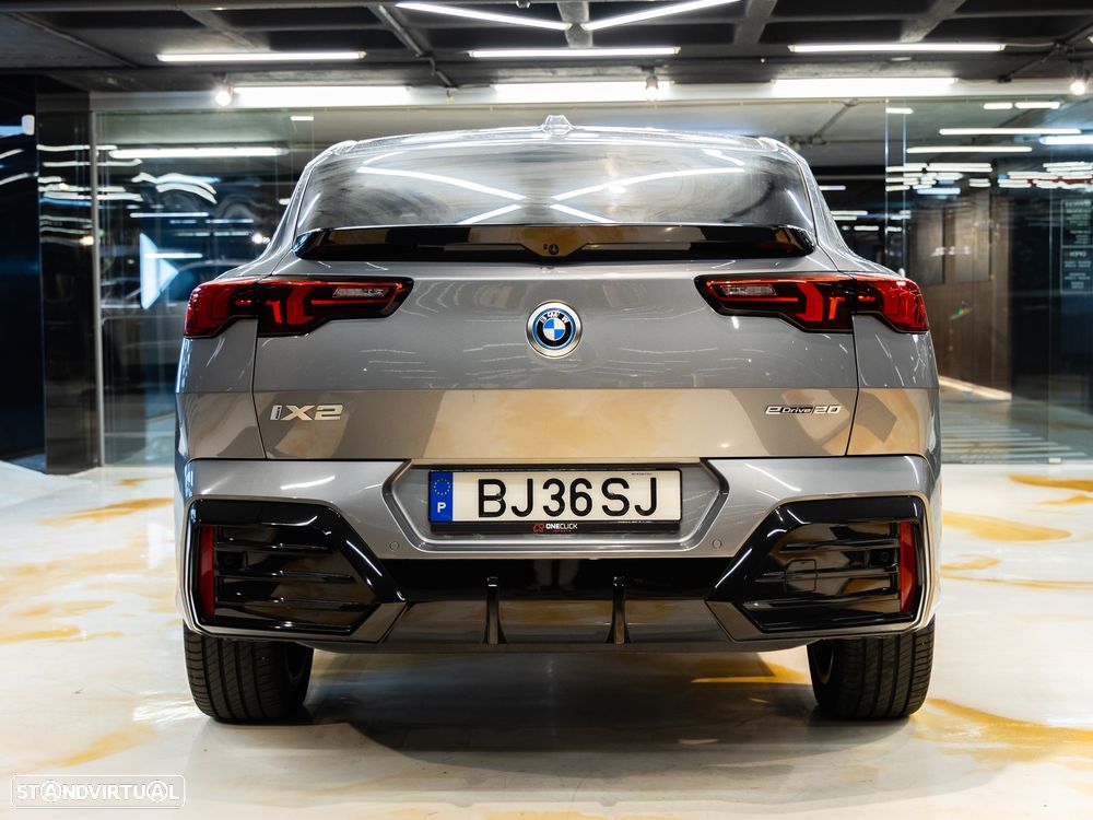 BMW iX2 eDrive20 Pack Desportivo M - 6