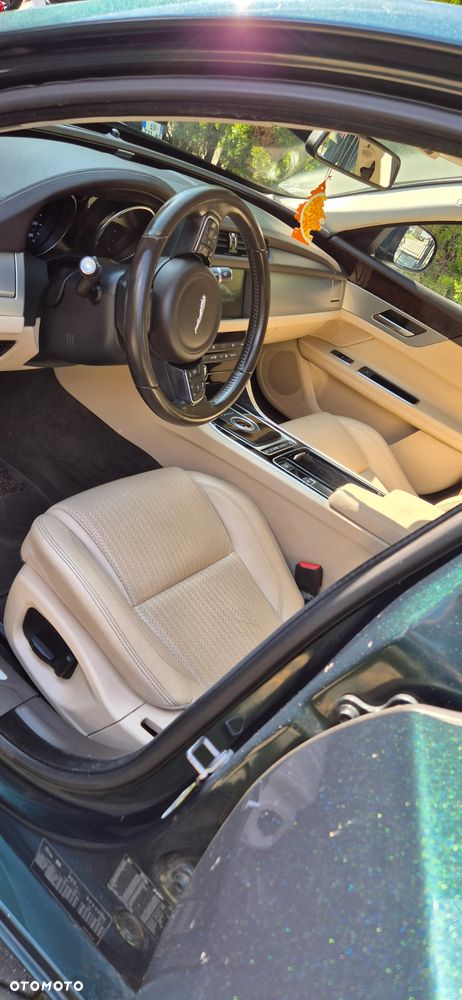Jaguar XF 30d Prestige - 3
