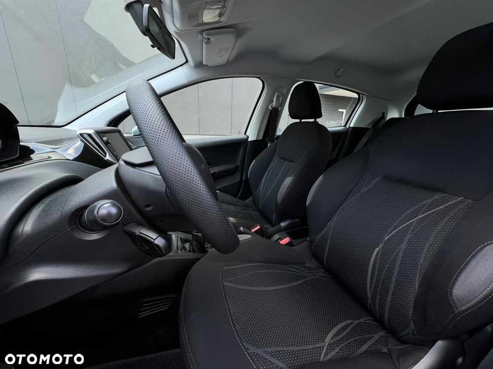 Peugeot 208 - 10