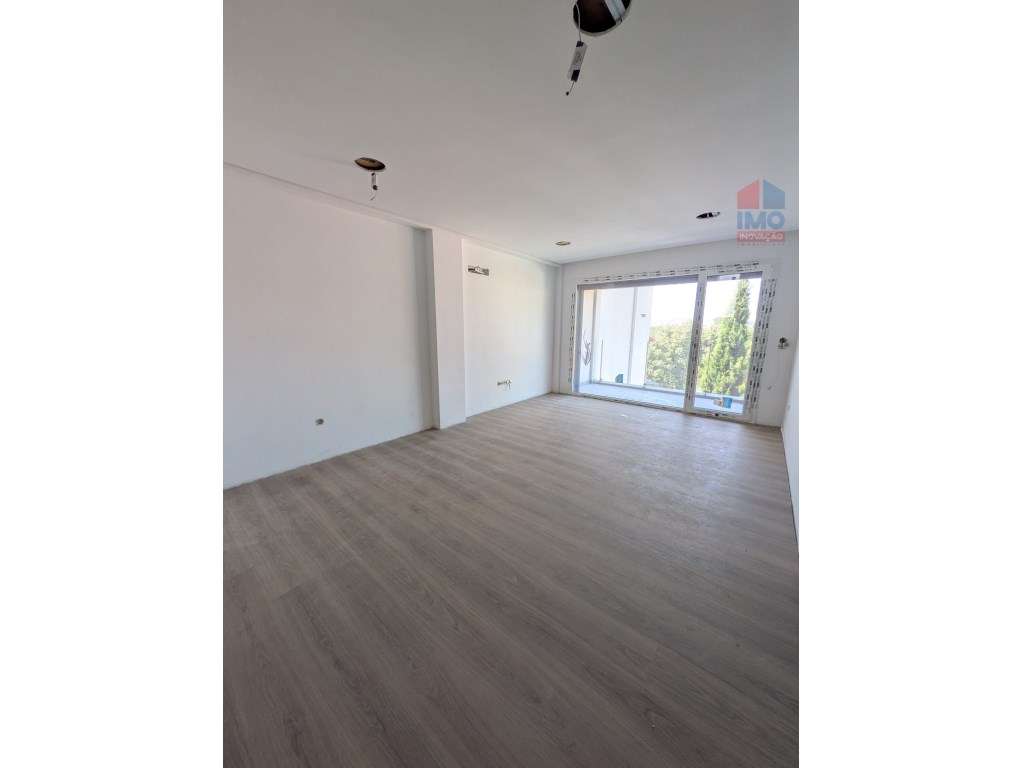 APARTAMENTO T1 NOVO | CONDOMÍNIO FECHADO | VISTA MAGNÍFICA - Grande imagem: 3/16