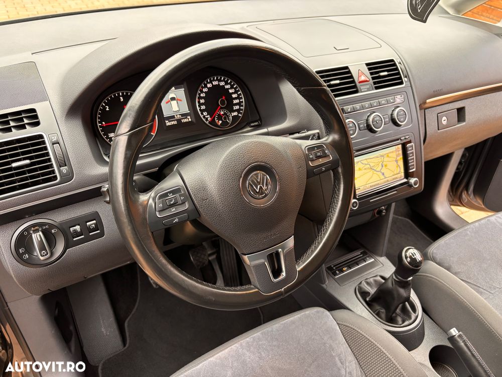 Volkswagen Touran 2.0 TDI DPF Highline - 13