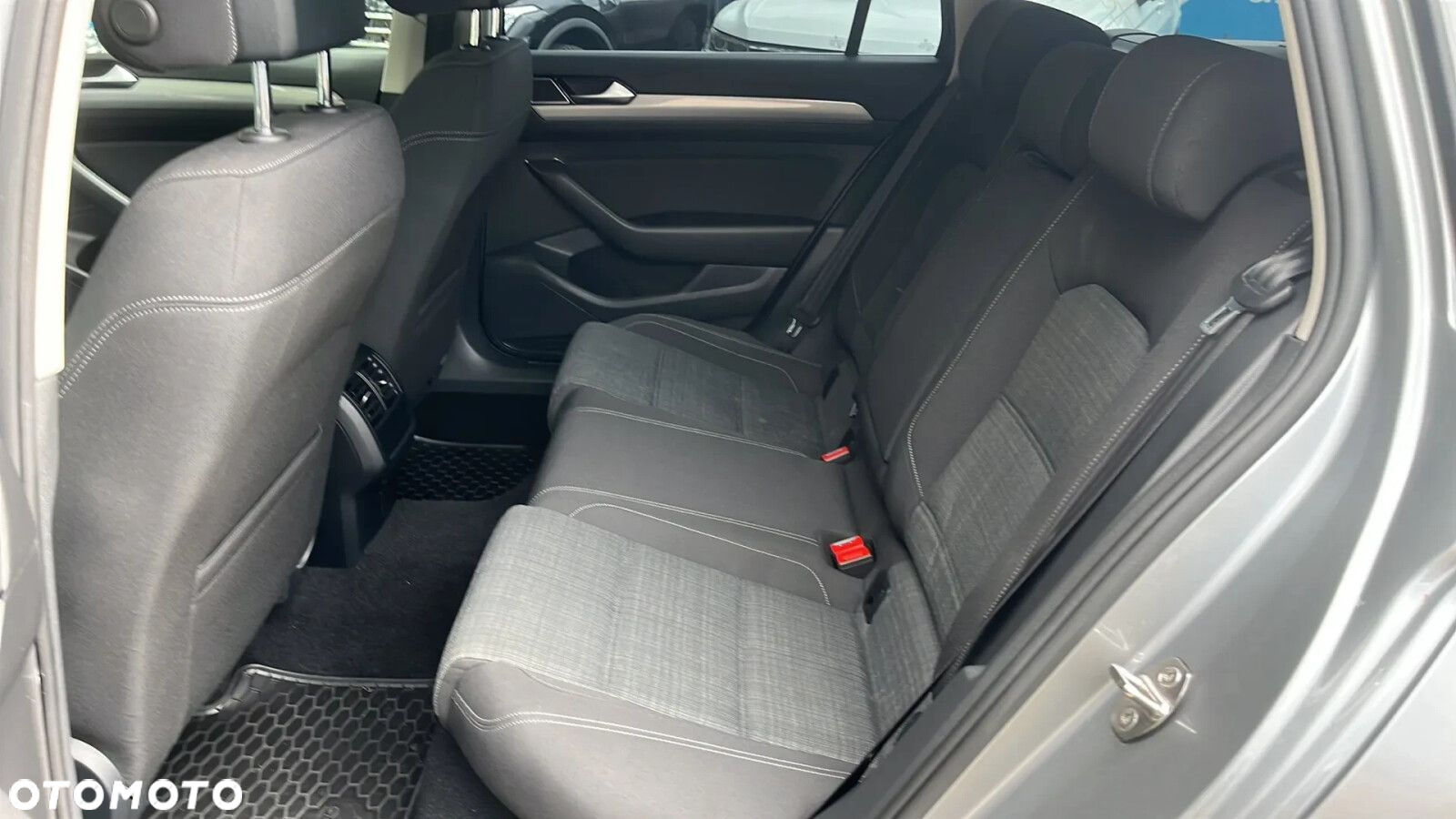Volkswagen Passat 2.0 TDI EVO Business DSG - 28