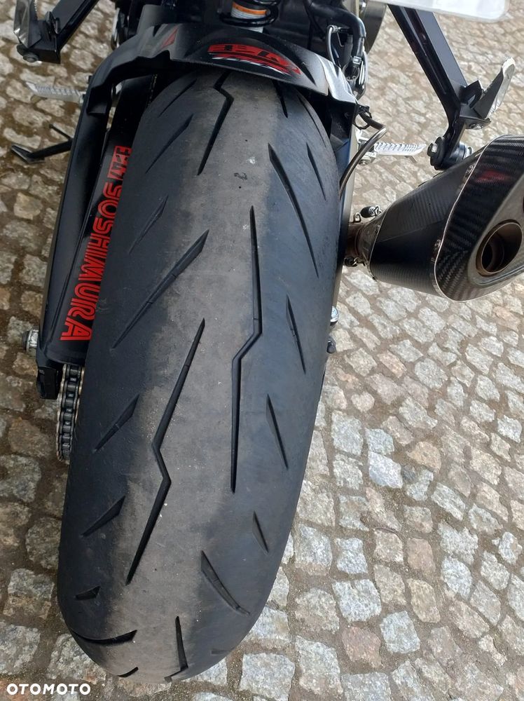 Suzuki GSX-R - 17