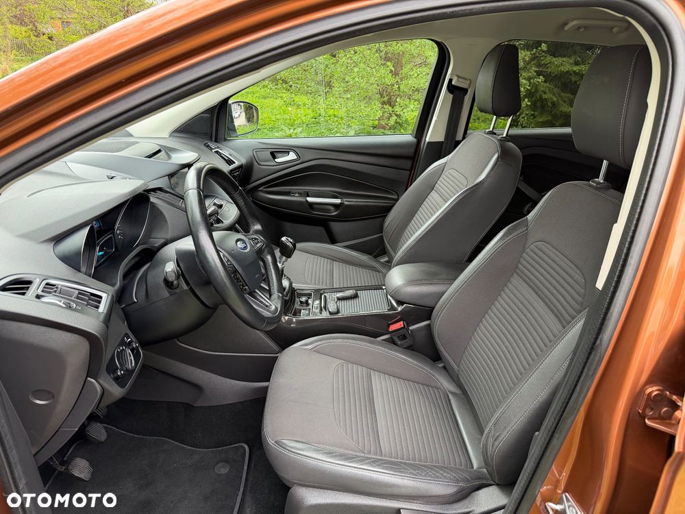 Ford Kuga 2.0 TDCi 2x4 Titanium - 12