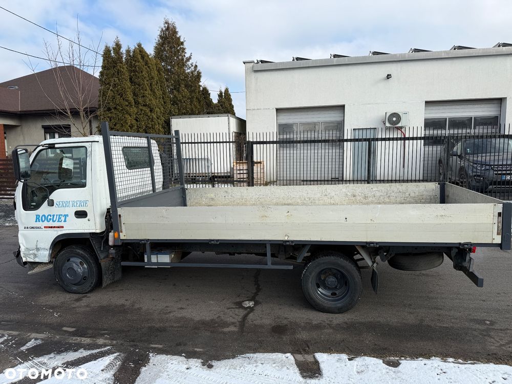 Isuzu NPR - 7