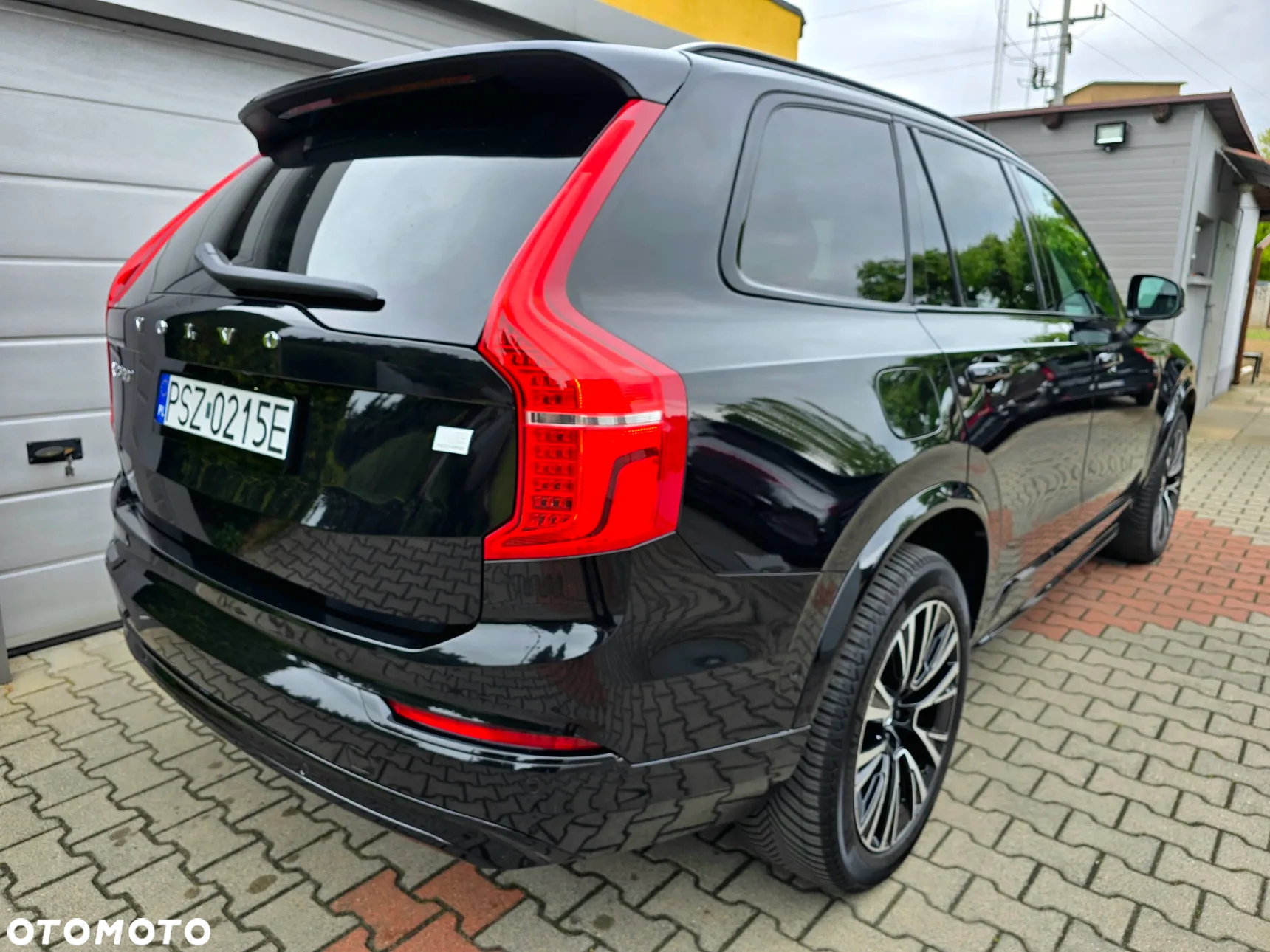 Volvo XC 60 T8 AWD Plug-in Hybrid Plus Dark - 4