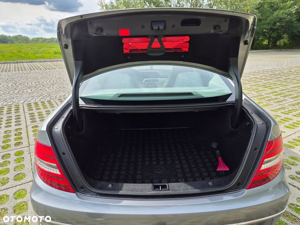 Mercedes-Benz Klasa C 180 BlueEFFICIENCY - 18