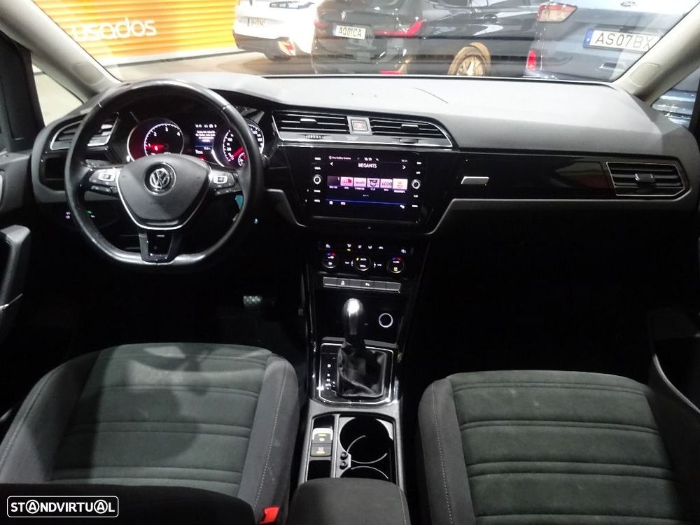 VW Touran 2.0 TDI Highline DSG - 27