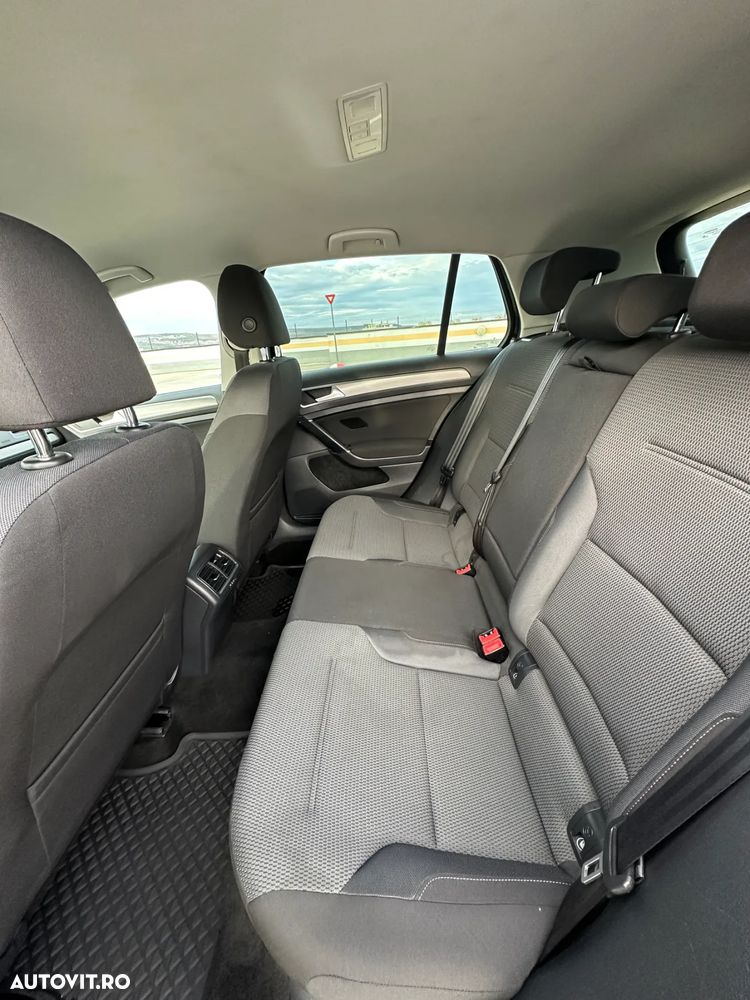 Volkswagen Golf - 12