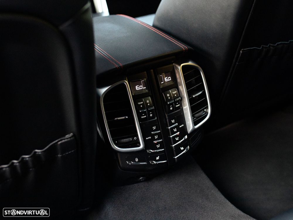 Porsche Cayenne Turbo Tiptronic S - 24