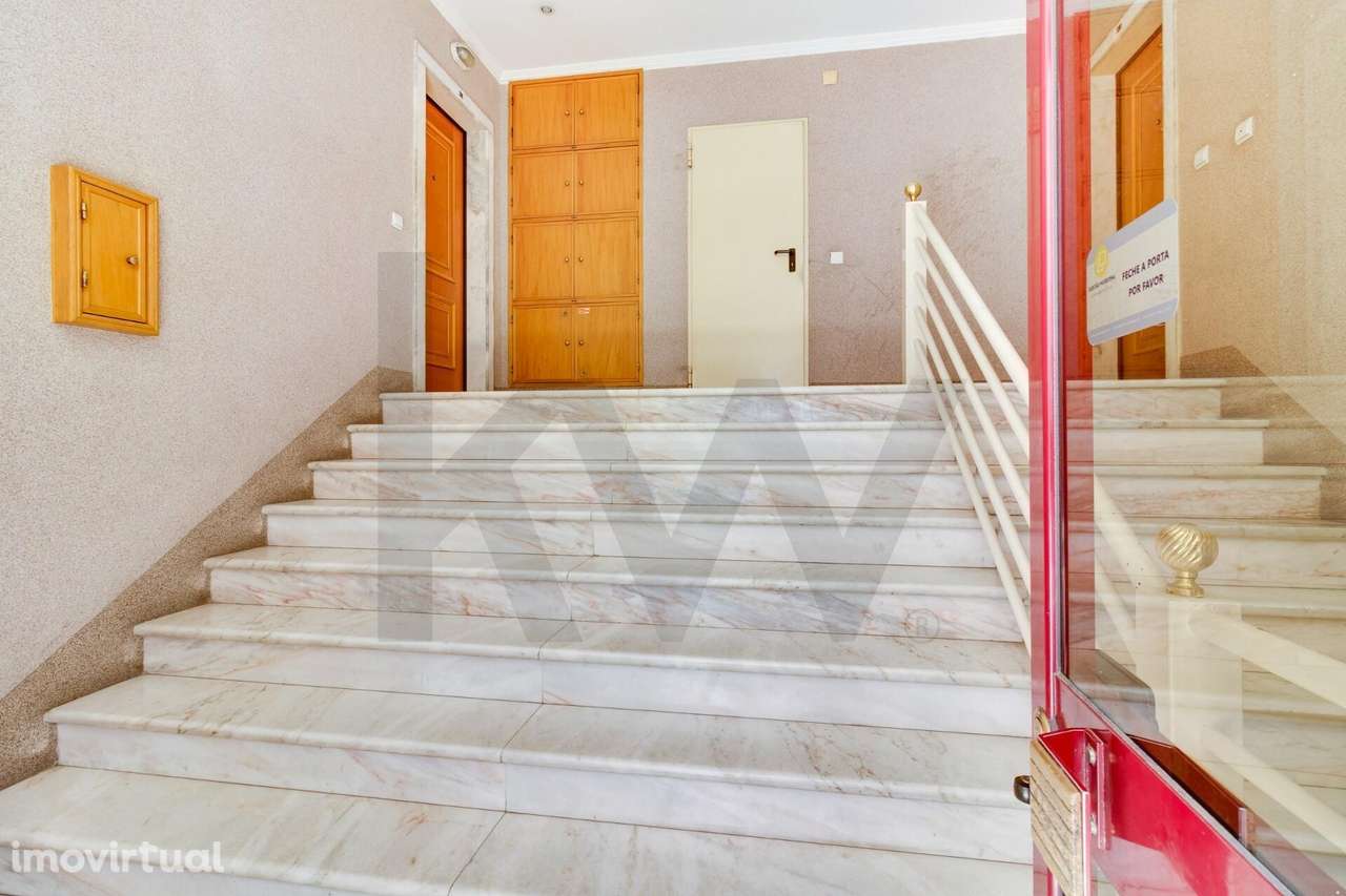 Apartamento T2 com Varandas, Terraço e Estacionamento  – Localização P - Grande imagem: 2/32