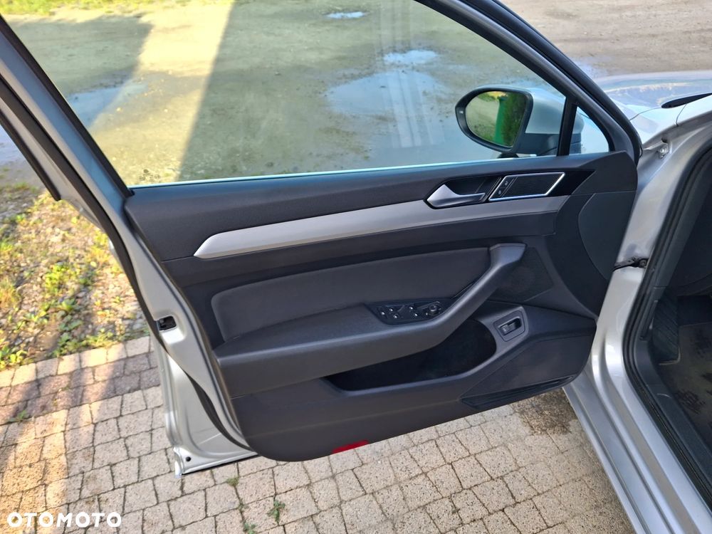 Volkswagen Passat 2.0 TDI (BlueMotion Technology) Trendline - 14