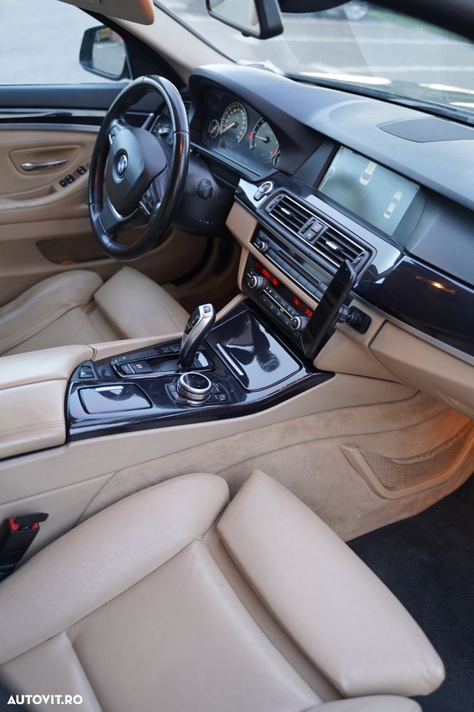 BMW Seria 5 525d xDrive - 8